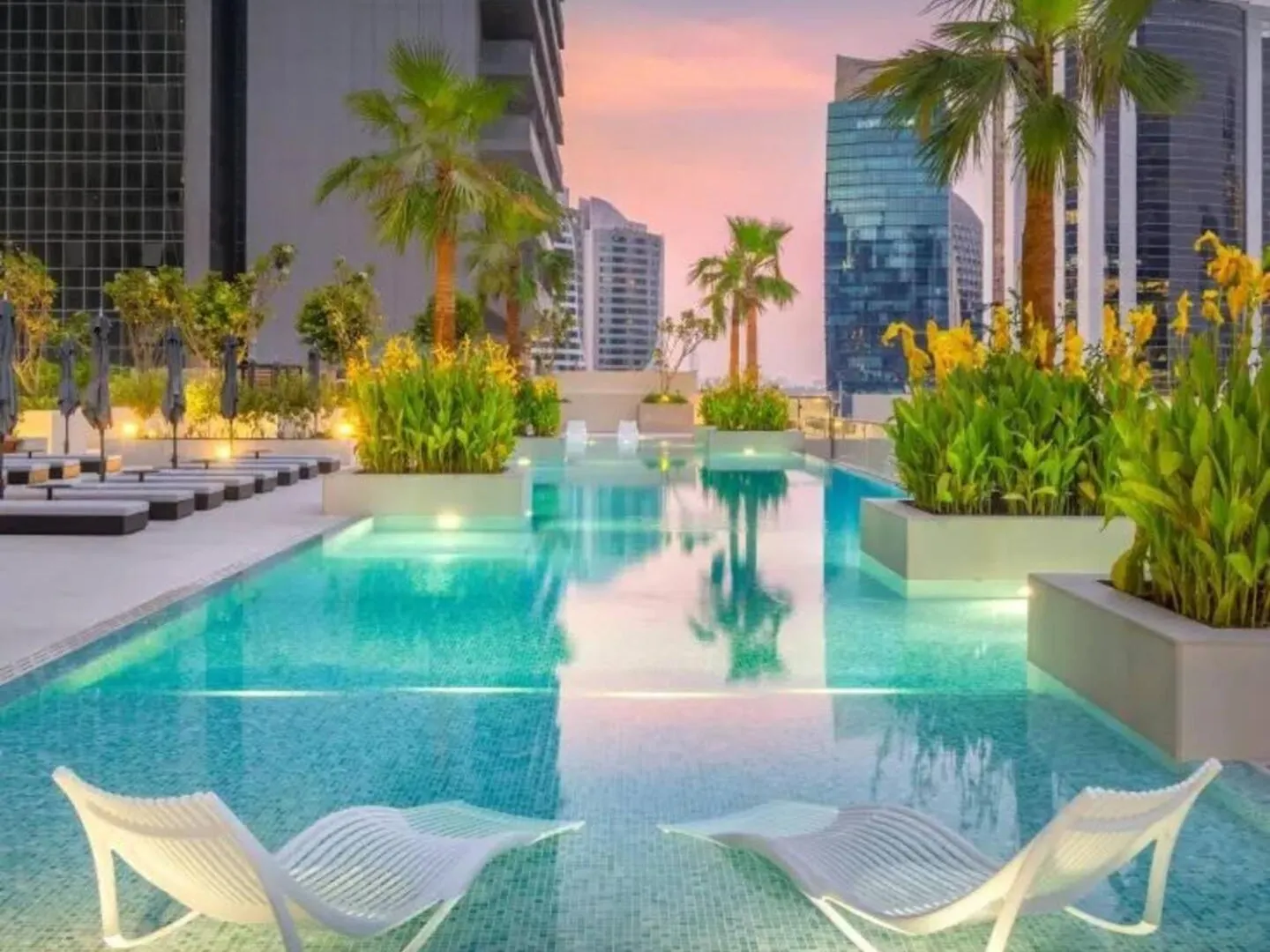 Apartment Luxury Studio! Walk To Burj Khalifa Sleeps 3! Dubai