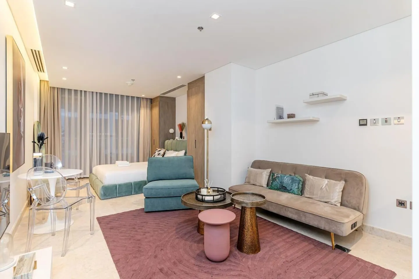 Apartment Luxury Studio! Walk To Burj Khalifa Sleeps 3! Dubai