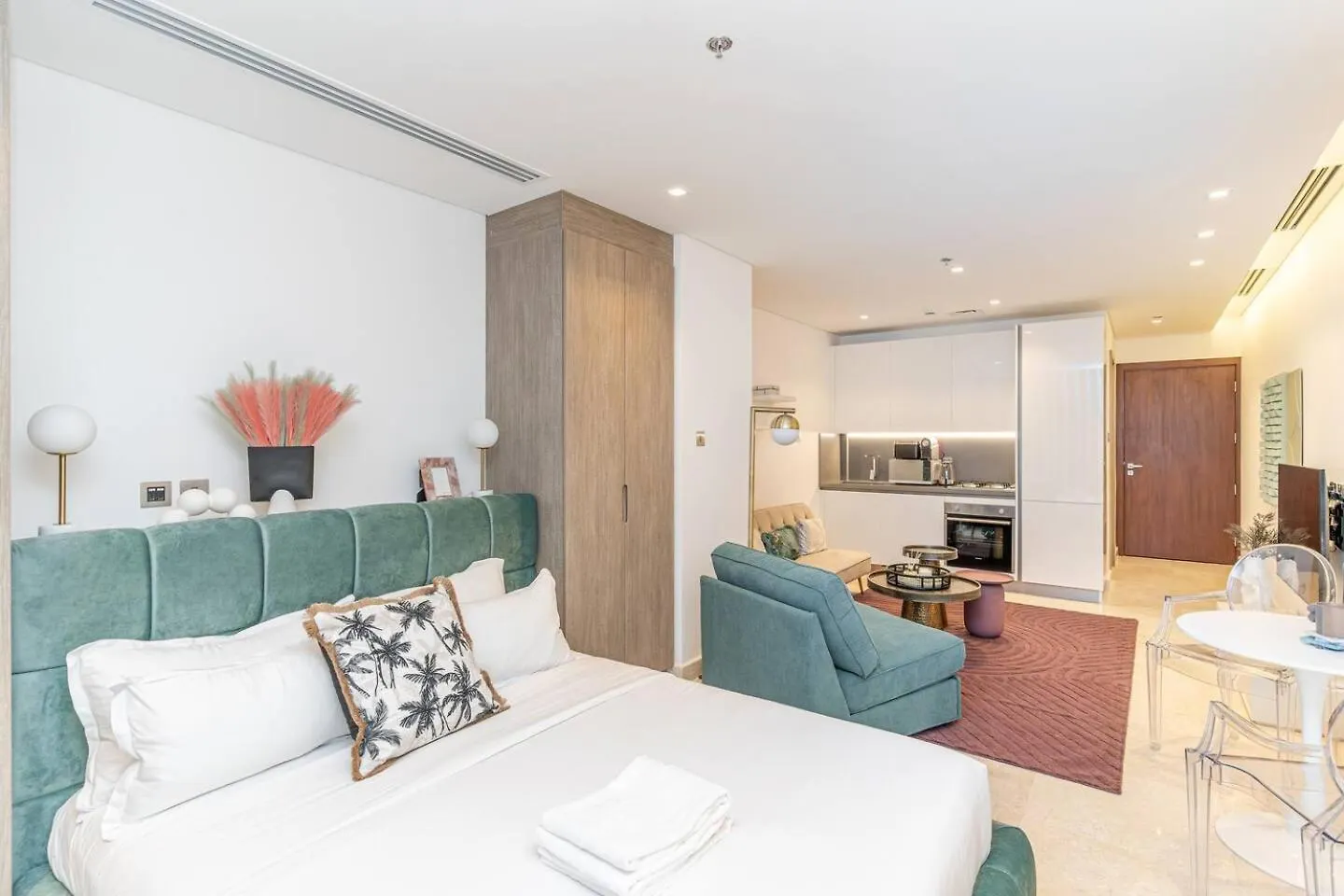 Luxury Studio! Walk To Burj Khalifa Sleeps 3! Dubai United Arab Emirates