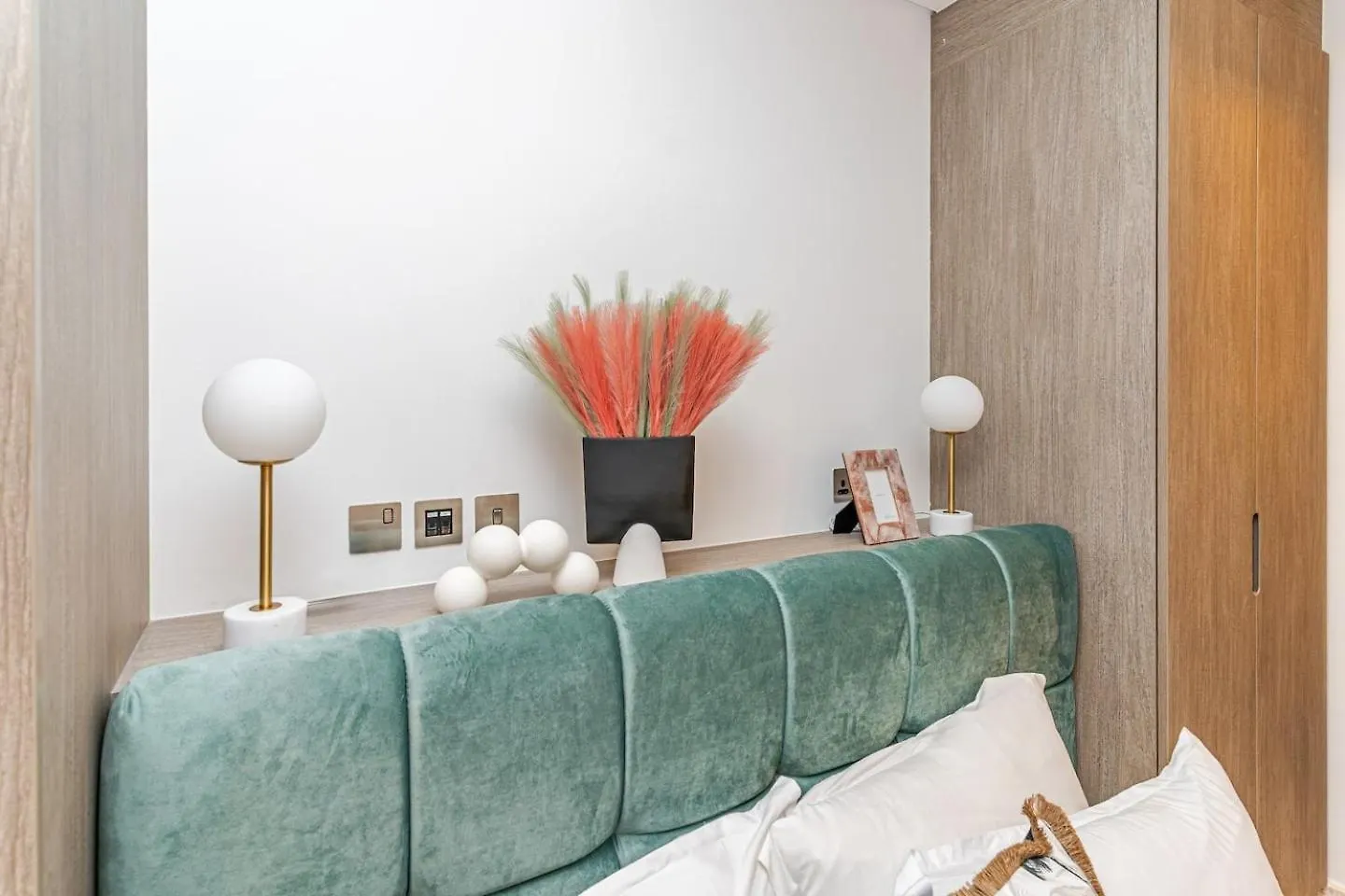 Luxury Studio! Walk To Burj Khalifa Sleeps 3! Dubai 0*,  United Arab Emirates
