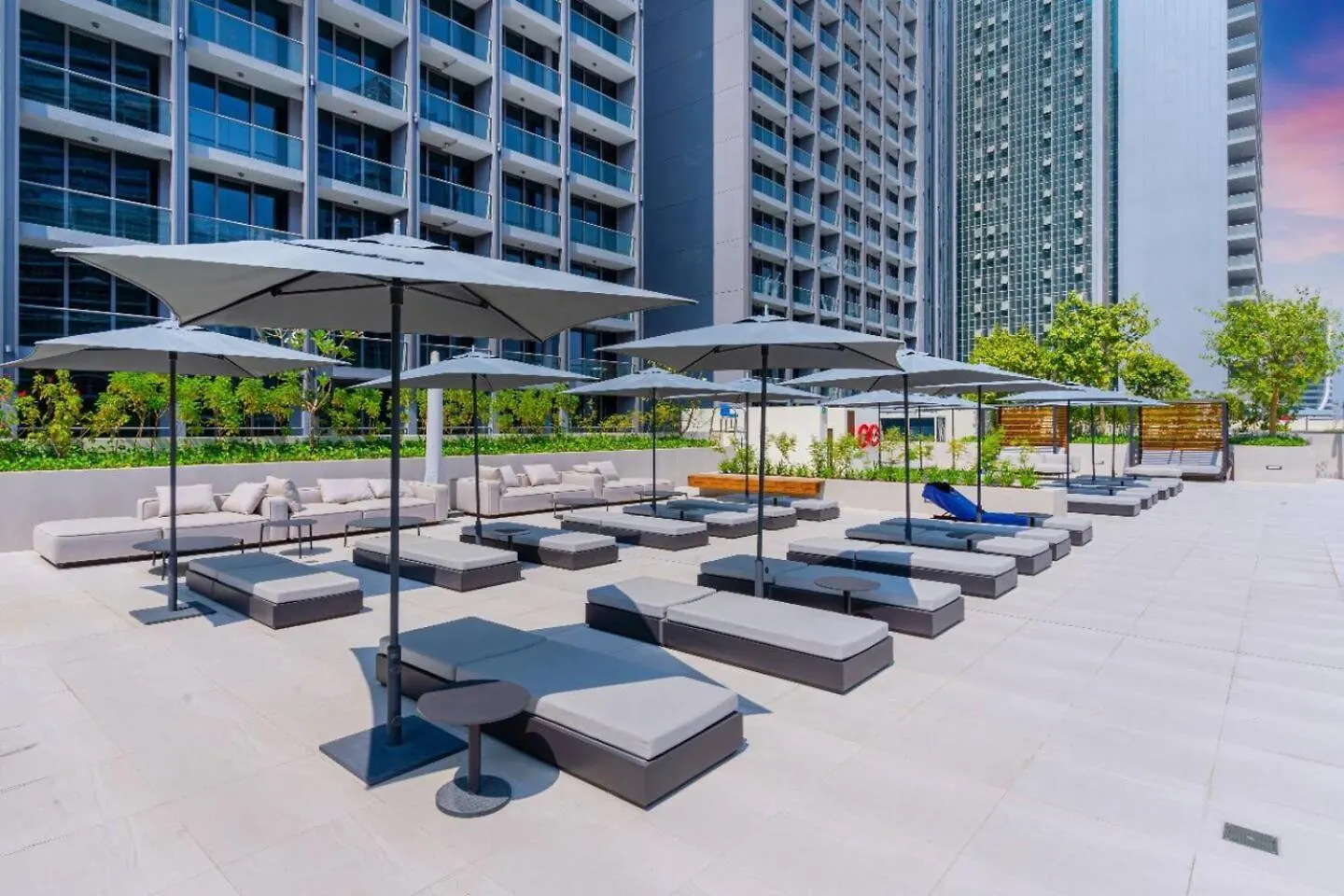 Apartment Luxury Studio! Walk To Burj Khalifa Sleeps 3! Dubai