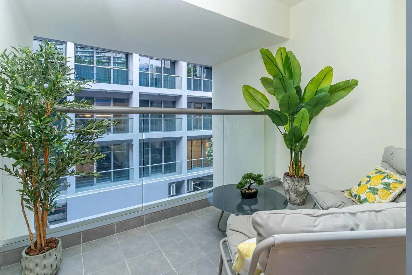 Apartment Luxury Studio! Walk To Burj Khalifa Sleeps 3! Dubai United Arab Emirates