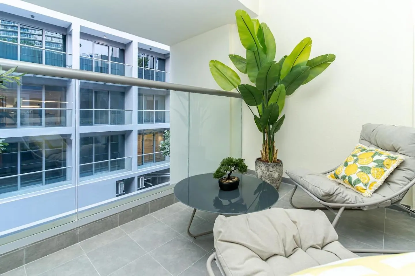 Apartment Luxury Studio! Walk To Burj Khalifa Sleeps 3! Dubai United Arab Emirates