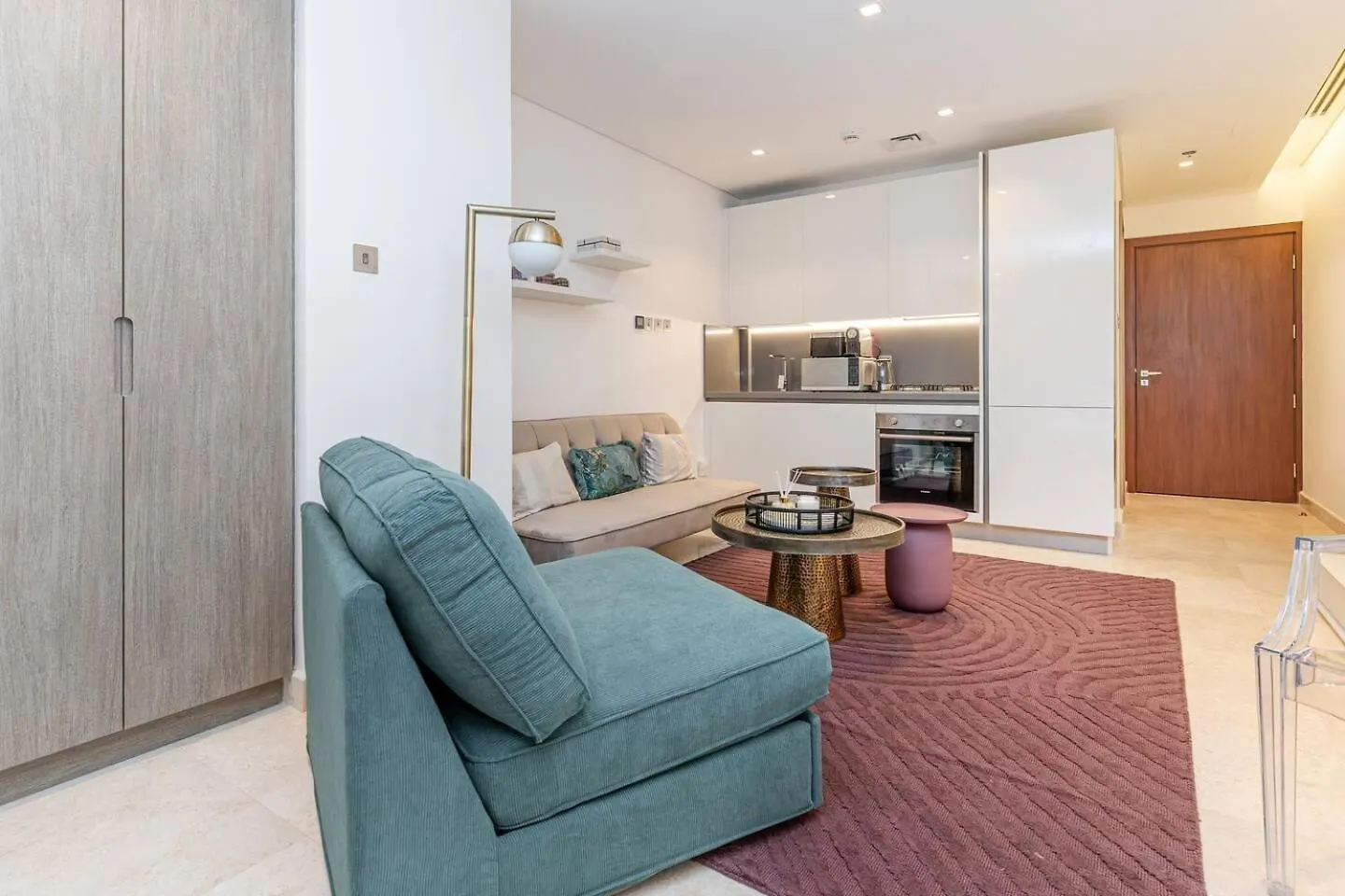 Luxury Studio! Walk To Burj Khalifa Sleeps 3! Dubai 0*,