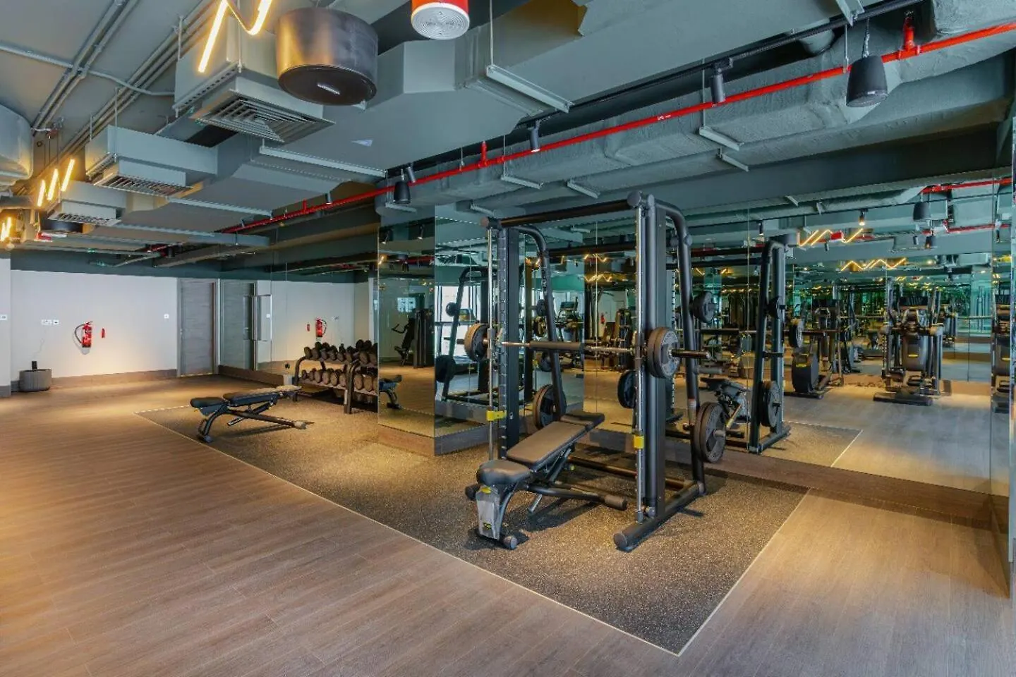 Luxury Studio! Walk To Burj Khalifa Sleeps 3! Dubai