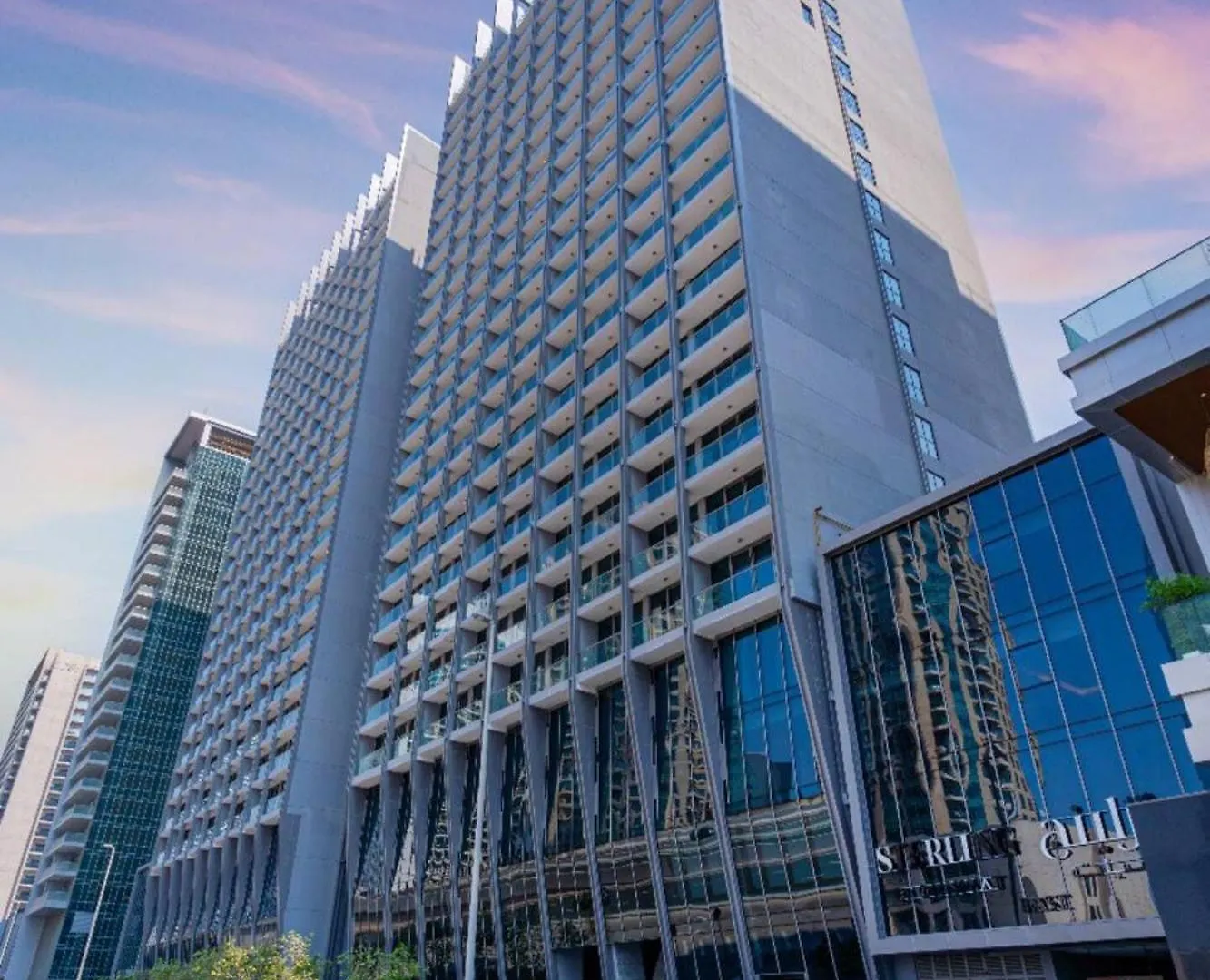 Apartment Luxury Studio! Walk To Burj Khalifa Sleeps 3! Dubai