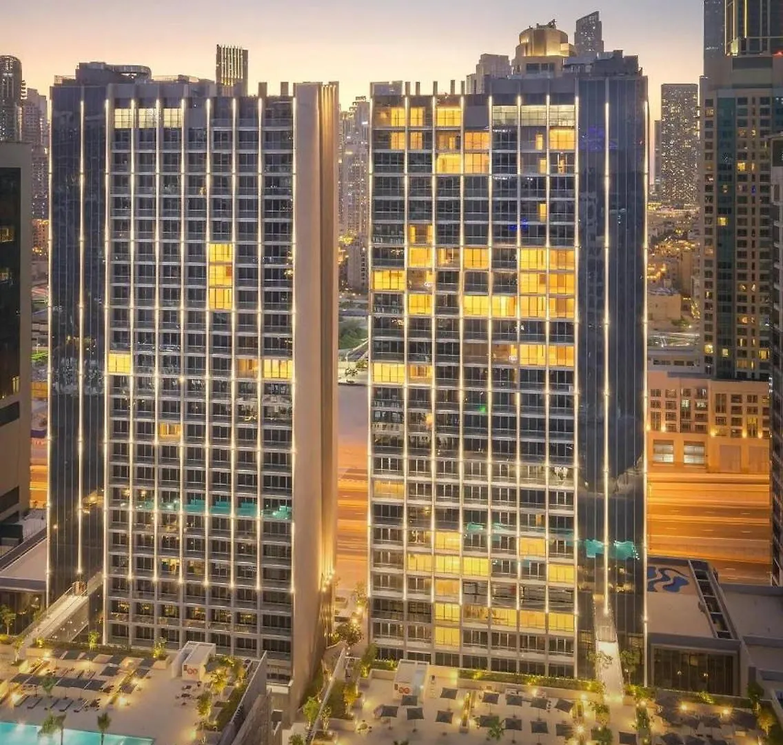 Luxury Studio! Walk To Burj Khalifa Sleeps 3! Dubai 0*,